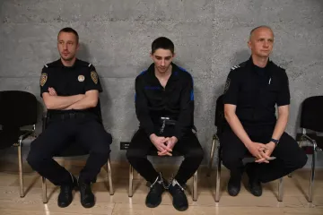 Napao ih sjekirom: Ubio majku i očuha, a polubrata te&scaron;ko ranio! Sud presudio Emanuelu Repu