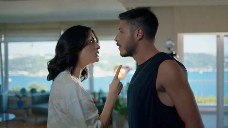 Nova turska romantična komedija stigla na Voyo: Kad cimeri postanu rivali u lovu na brak