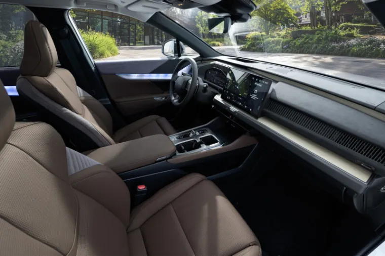 Lexus TZ je potpuno novi SUV: Ima &scaron;est sjedala, a do stotke stiže za 5,4 sekundi