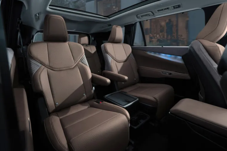 Lexus TZ je potpuno novi SUV: Ima &scaron;est sjedala, a do stotke stiže za 5,4 sekundi