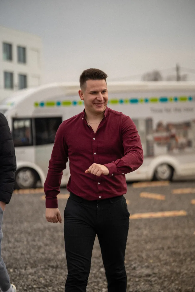 Osvojio je Severinu u RTL-ovom Superstaru, a sad ima prvi autorski hit: Nije ljubavna žalopojka