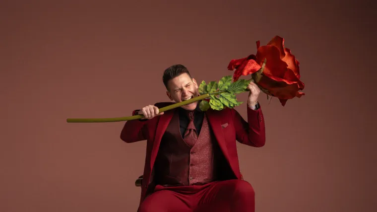 Osvojio je Severinu u RTL-ovom Superstaru, a sad ima prvi autorski hit: Nije ljubavna žalopojka