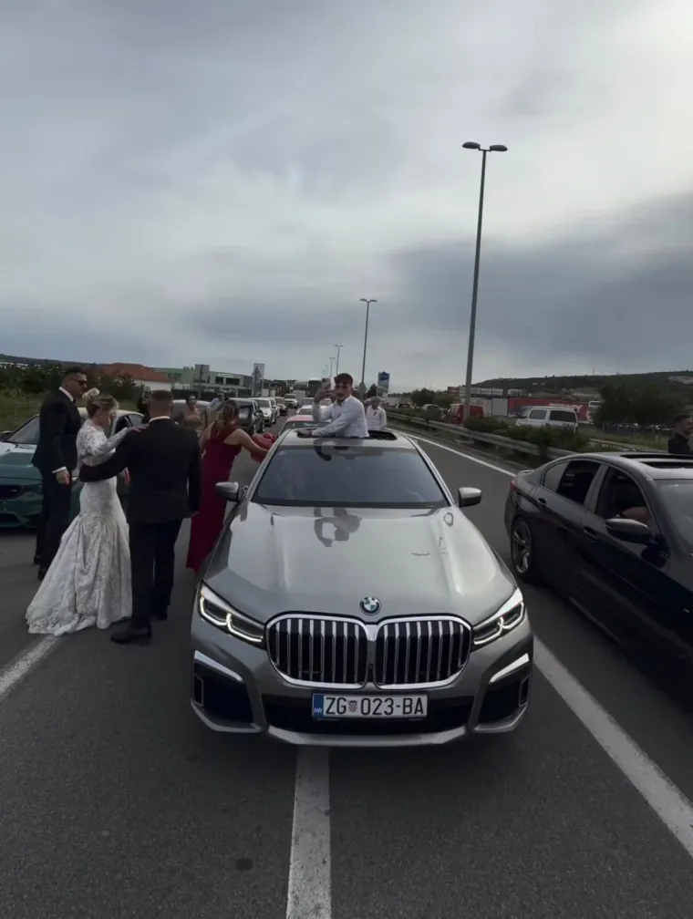 Adrian Petričević izreko sudbonosno 'da': Svadba u Splitu postala hit na dru&scaron;tvenim mrežama