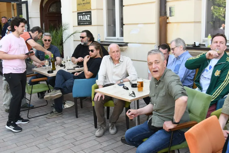 Uživao u centru Bjelovara: Goran Vi&scaron;njić iznenadio novim izgledom