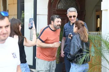 Uživao u centru Bjelovara: Goran Vi&scaron;njić iznenadio novim izgledom