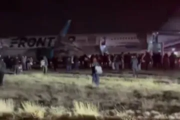 Avion naletio na mu&scaron;karca: 'Namjerno se popeo preko ograde i istrčao na pistu'