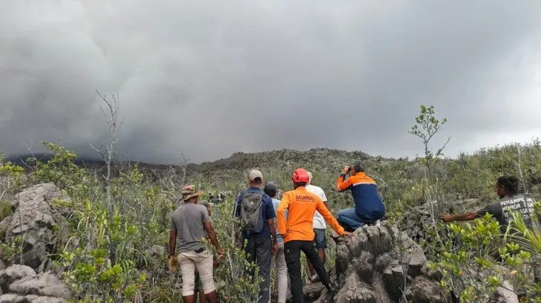 Poginuli nakon erupcije vulkana: Žrtve pronađene zagrljene uz rub kratera