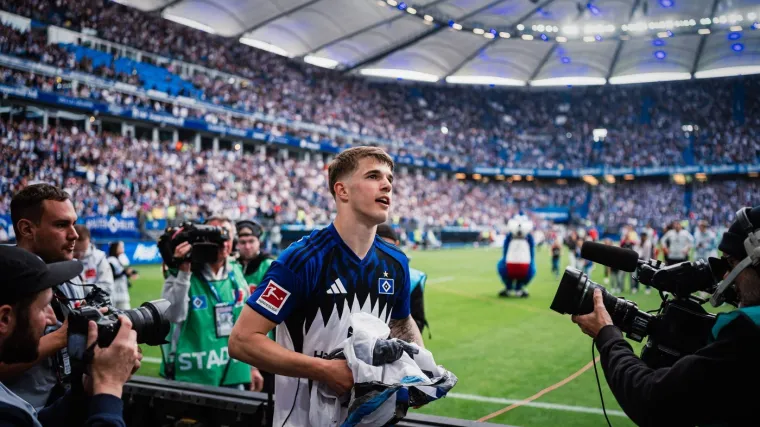 Hamburg je na nogama! Pogledajte trenutak kada su svi ustali i zapljeskali Vu&scaron;koviću