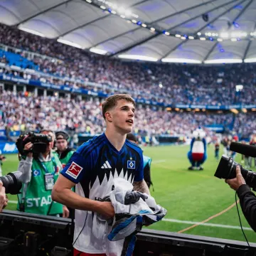 Hamburg je na nogama! Pogledajte trenutak kada su svi ustali i zapljeskali Vu&scaron;koviću