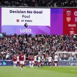 Arsenal u ludoj utakmici do&scaron;ao na korak do naslova: Sva&scaron;ta se događalo u zavr&scaron;nici