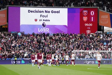 Arsenal u ludoj utakmici došao na korak do naslova: Svašta se događalo u završnici