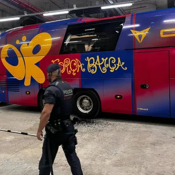 Bizarna situacija pred El Clasico! Navijači Barcelone napali autobus svoje ekipe