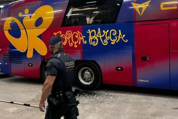 Bizarna situacija pred El Clasico! Navijači Barcelone napali autobus svoje ekipe