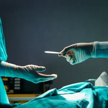 Uvjerio pacijenta da mu hitno treba operacija pa mu izvadio krivi organ. Umro je