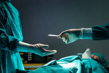 Uvjerio pacijenta da mu hitno treba operacija pa mu izvadio krivi organ. Umro je
