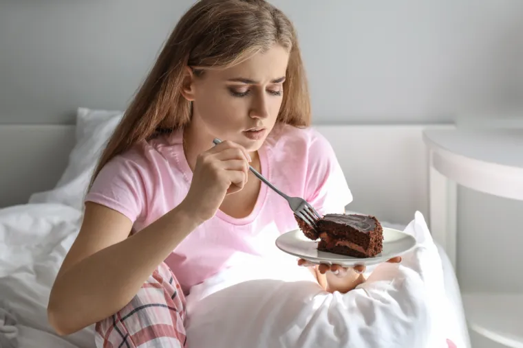 Namirnice za kojima žudite tijekom menstruacije pogor&scaron;avaju stanje. Liječnici predlažu zamjenu