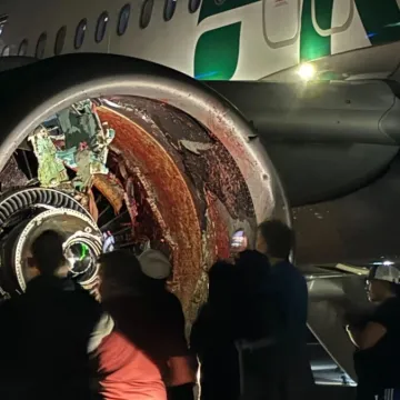 Avion se zapalio nakon &scaron;to je turbina usisala čovjeka na pisti: Snimljen uznemirujući trenutak