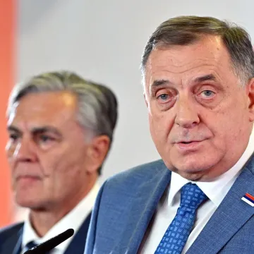 Dodik najavio tužbu protiv Schmidta nakon odlaska iz BiH-a: 'Odlazi kako je i do&scaron;ao!'