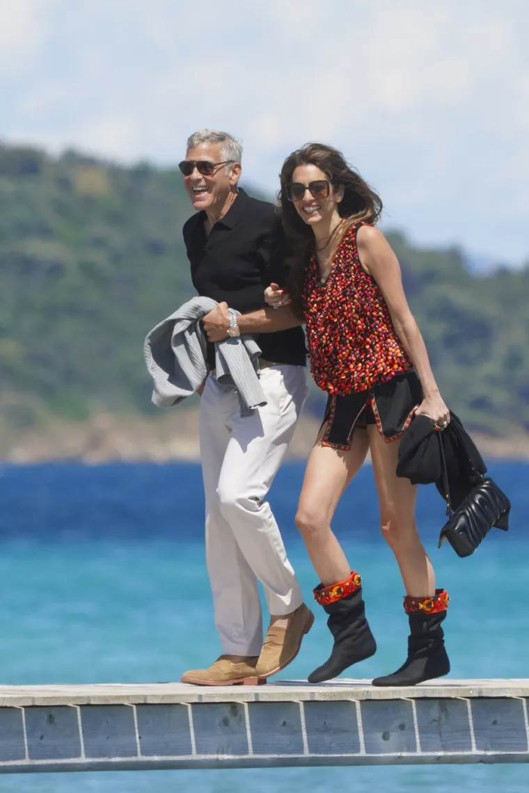 Clooney nije skidao pogled s Amal: Fotografije njezinih vitkih nogu obi&scaron;le svijet