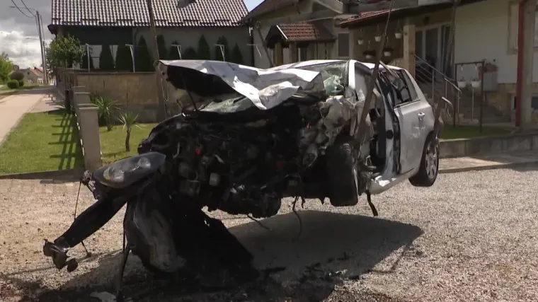 Sudar utjerao strah u kosti, pogledajte &scaron;to je ostalo od auta: 'Curu su izvlačili 20 minuta'