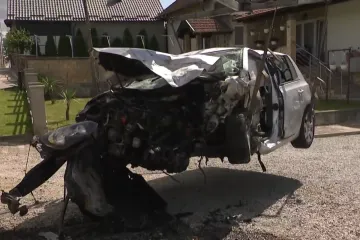 Sudar utjerao strah u kosti, pogledajte &scaron;to je ostalo od auta: 'Curu su izvlačili 20 minuta'
