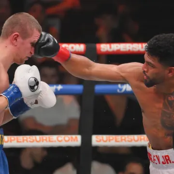 Mosley Jr. &scaron;okirao velikog favorita i nokautom poslao Bohachuka na pod u &scaron;estoj rundi