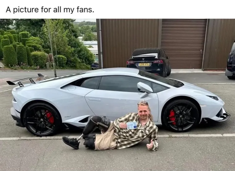 Parkirao je Lamborghini na mjesto za invalide i doživio salve uvreda, umuknuli su čim im se javio