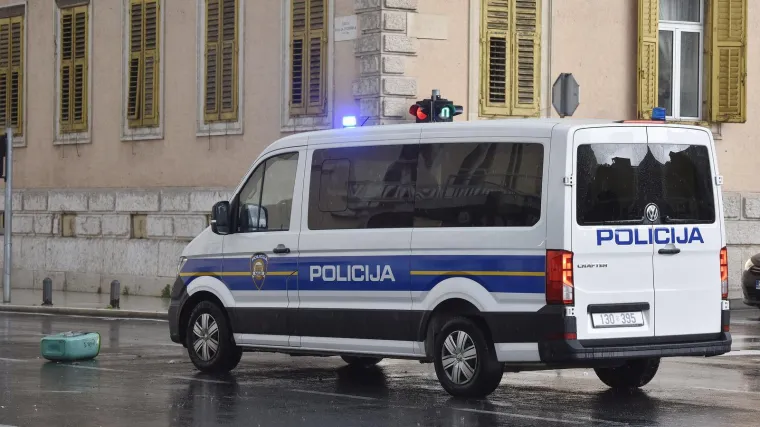 U Solinu bježao policiji na romobilu i ispao mu kilogram heroina! MUP: 'Sustigli smo ga'
