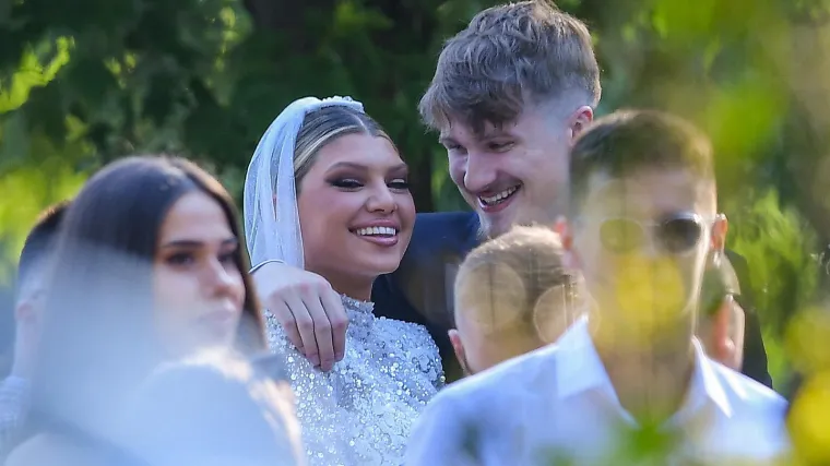 Tin Jedvaj i Dina Dragija postali roditelji: Mladi par podijelio prve fotografije sinčića Nika