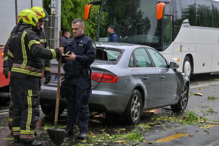 Troje ozlijeđenih u Zagrebu, izmjereni udari vjetra do 90 km/h! U dijelovima zemlje haraju tuča i snijeg