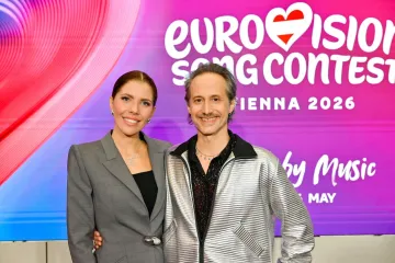 Bogata nasljednica Swarowski carstva danas će voditi Euroviziju uz poznatog austrijskog glumca