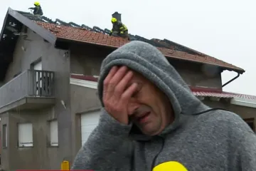 U tek sagrađenu kuću udario grom! Željko u suzama: 'Valjda sam Bogu kriv'