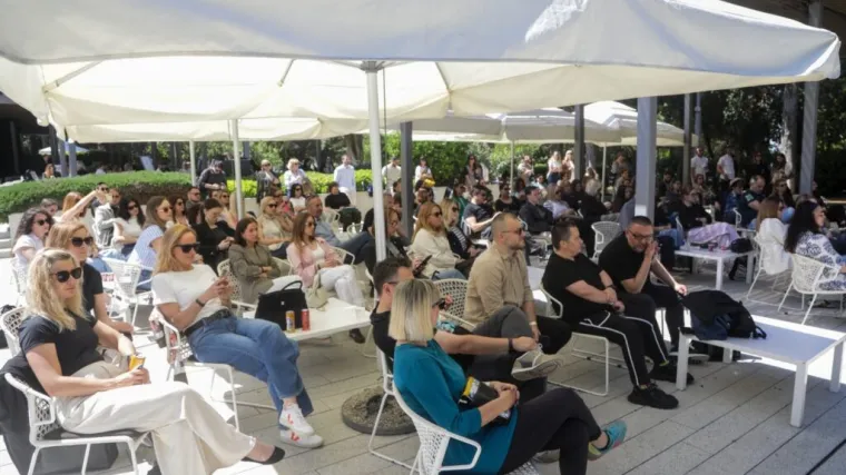 Prepuna dvorana slu&scaron;ala govor oca umjetne inteligencije o budućnosti svemira