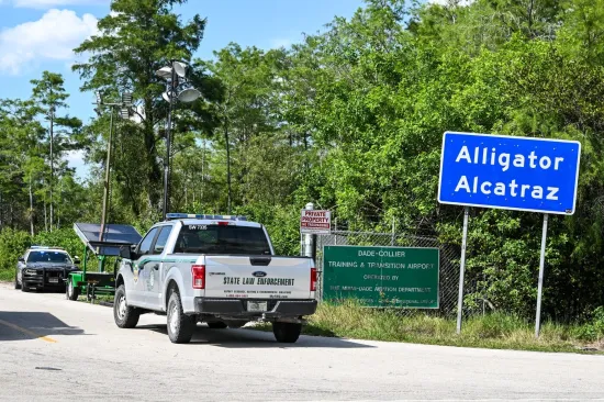 Zatvara se zloglasni imigracijski zatvor Alligator Alcatraz u kojem se nikada ne gasi svjetlo