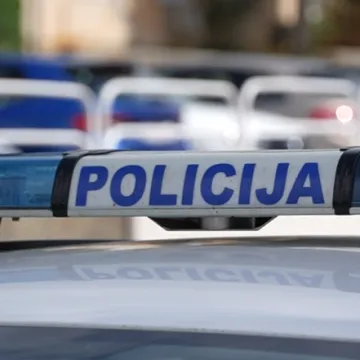 Policija uhitila lopova u Beli&scaron;ću: Tri puta provaljivao u istu trgovinu i krao hranu