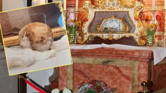 Lopov iz če&scaron;ke bazilike ukrao lubanju svetice staru 800 godina: Policija jo&scaron; traga za njim