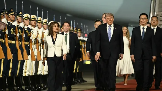 Trump u Peking doveo &scaron;efove najvećih divova, do hotela ga pratio konvoj od 40 vozila