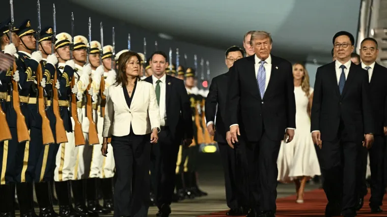 Trump u Peking doveo &scaron;efove najvećih divova, do hotela ga pratio konvoj od 40 vozila