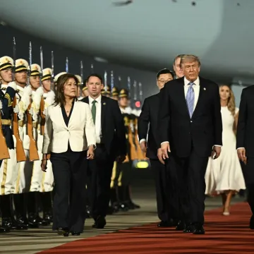 Trump u Peking doveo &scaron;efove najvećih divova, do hotela ga pratio konvoj od 40 vozila