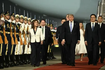 Trump u Peking doveo &scaron;efove najvećih divova, do hotela ga pratio konvoj od 40 vozila