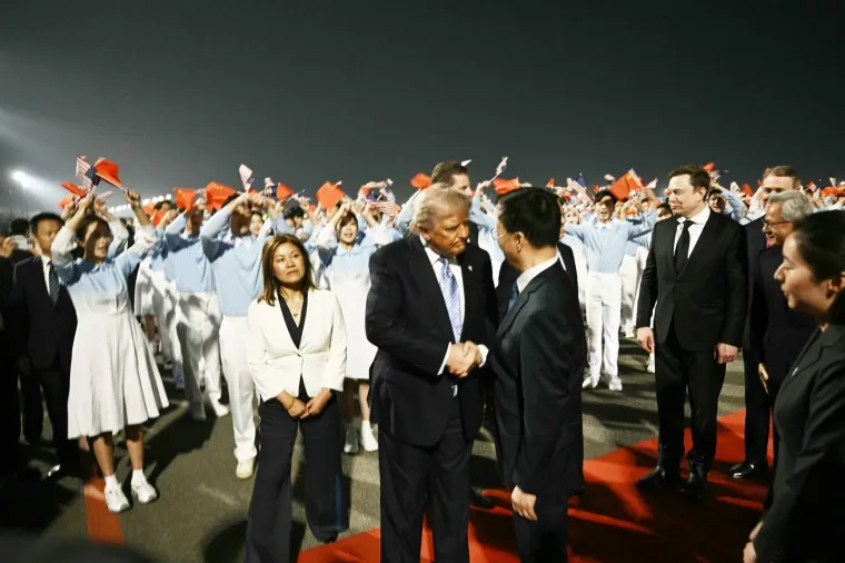 Trump u Peking doveo &scaron;efove najvećih divova, do hotela ga pratio konvoj od 40 vozila