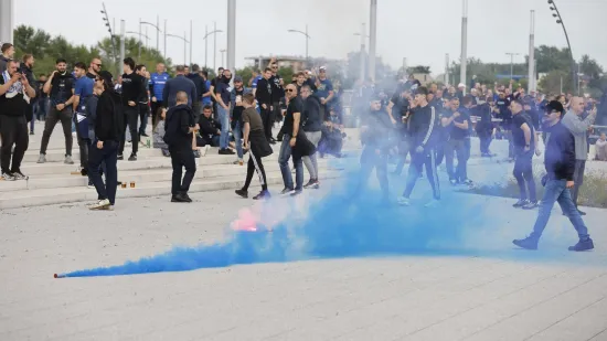 Žestoka uvertira u finale Kupa: Policija suzavcem rastjerivala sukobljene navijače