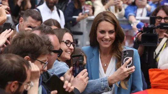 Kate Middleton pokazala toplu stranu: Prekr&scaron;ila protokol kako bi razgovarala s djecom
