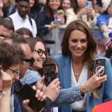Kate Middleton pokazala toplu stranu: Prekr&scaron;ila protokol kako bi razgovarala s djecom