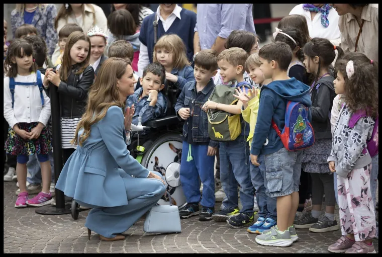 Kate Middleton pokazala toplu stranu: Prekr&scaron;ila protokol kako bi razgovarala s djecom