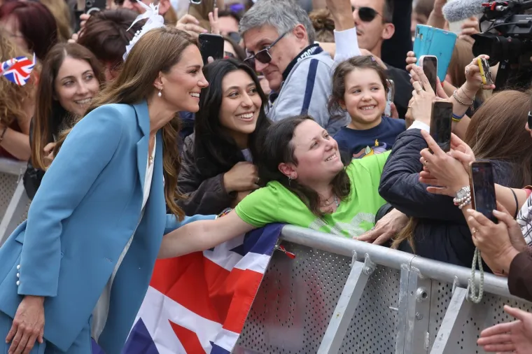 Kate Middleton pokazala toplu stranu: Prekr&scaron;ila protokol kako bi razgovarala s djecom