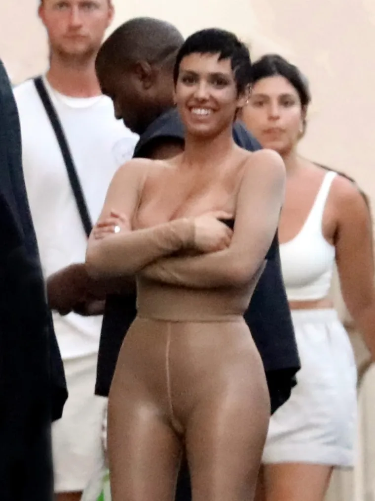 Kome bolje stoji jednodijelni bikini? Kontroverzna Bianca inspiraciju uzela iz filmske komedije