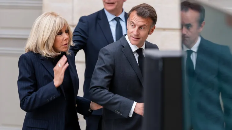 Macron je 'popio' &scaron;amar zbog ovoga? 'Brigitte je pročitala poruku koju nije smjela vidjeti'