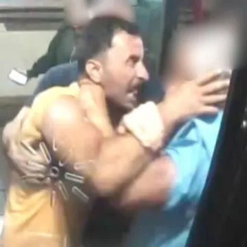 Objavljena fotografija nasilnika: &Scaron;akama prebio putnika pa pivskom bocom udario vozača