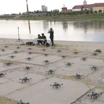 Svjetlosni spektakl iznad Osijeka: 'Dečki su postavili 200 dronova, bit će jako impresivno'